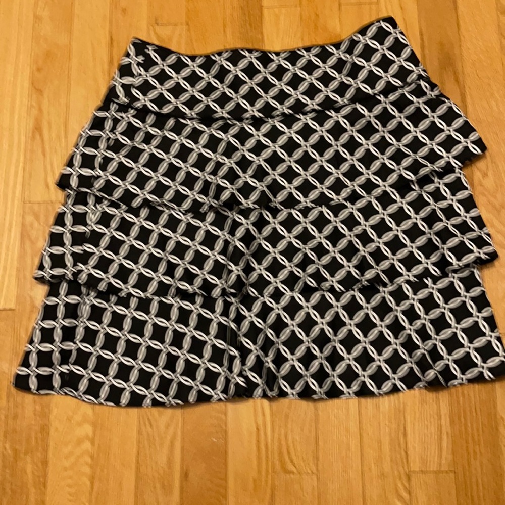 White House Black market skirt size 8 ( 32)